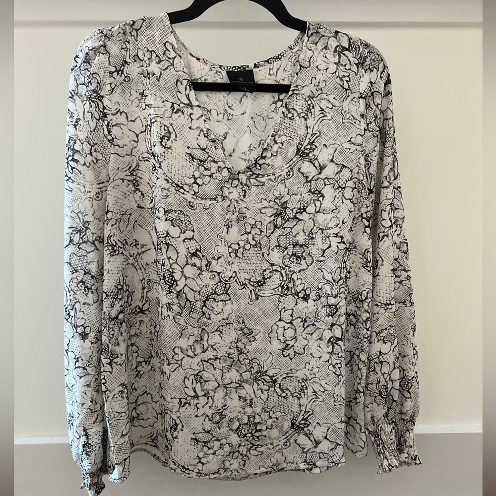Worthington floral blouse outline size small